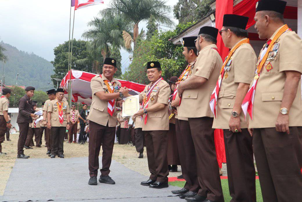 Ka. Kwarcab Tebo Terima Lencana Karya Bakti