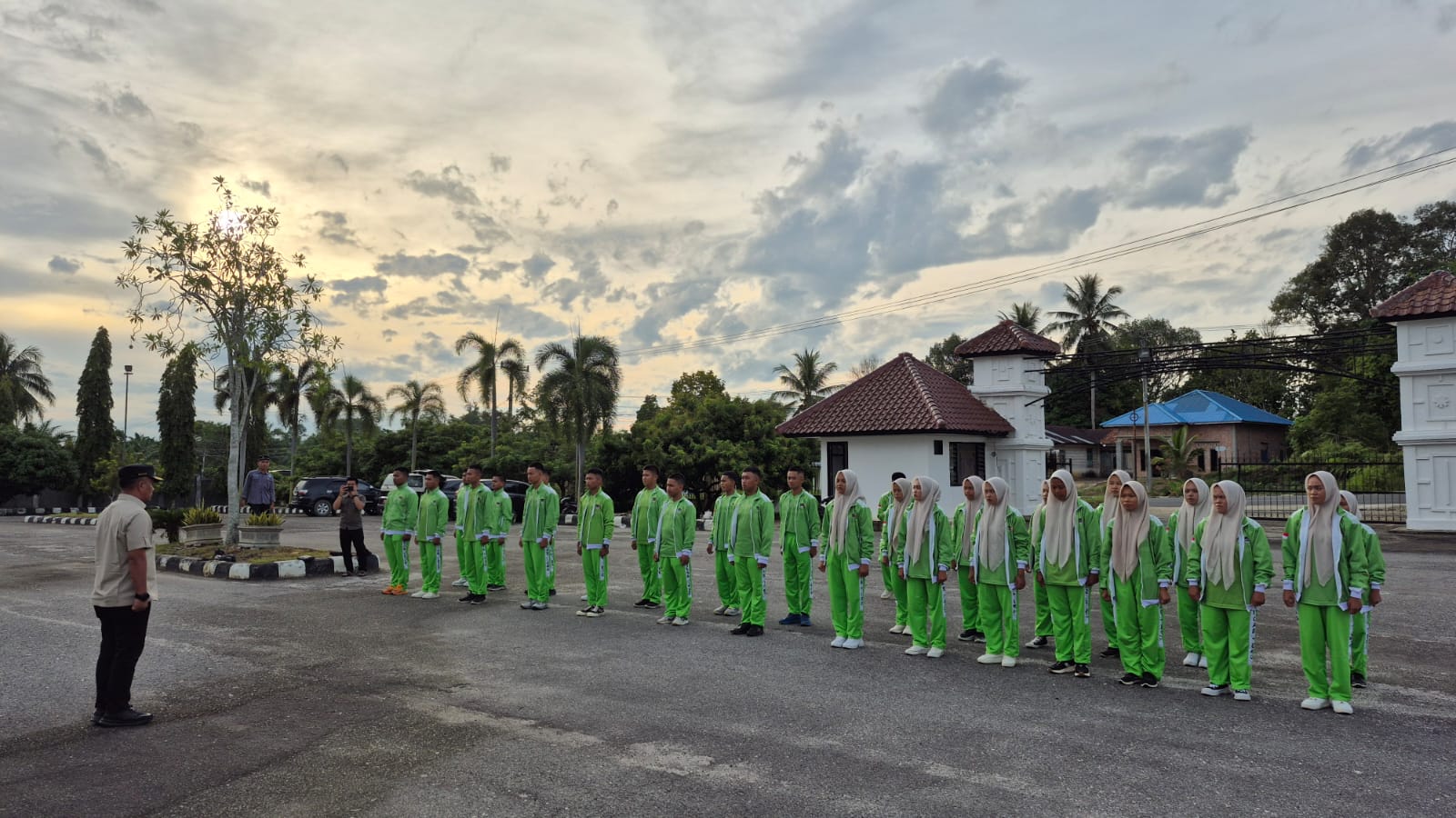 Ka. Kwarcab Tebo Nazar Efendi Resmi Lepas Kontingen Cabang Tebo Mengikuti TLTD
